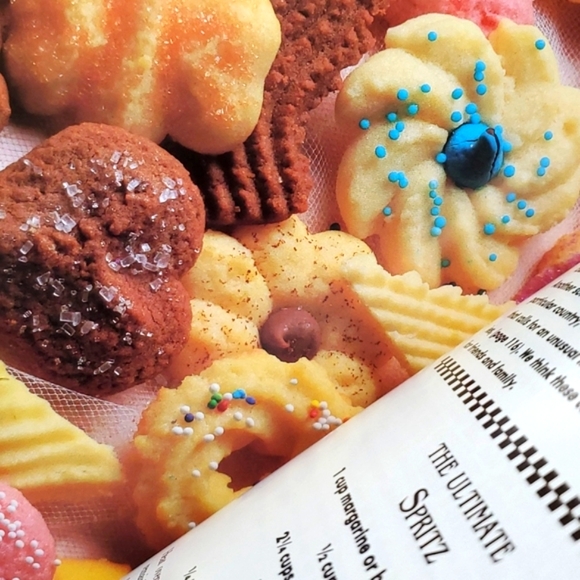 Betty Crocker's Ultimate Cookie Book Hard Cover 100s of Cookie Recipes - Picture 11 of 16